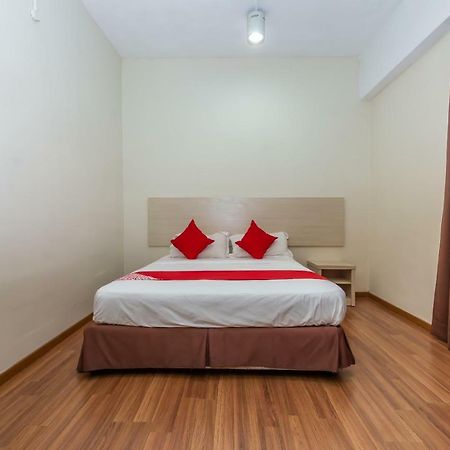 Oyo 1158 906 Airport Hotell Malacca Eksteriør bilde