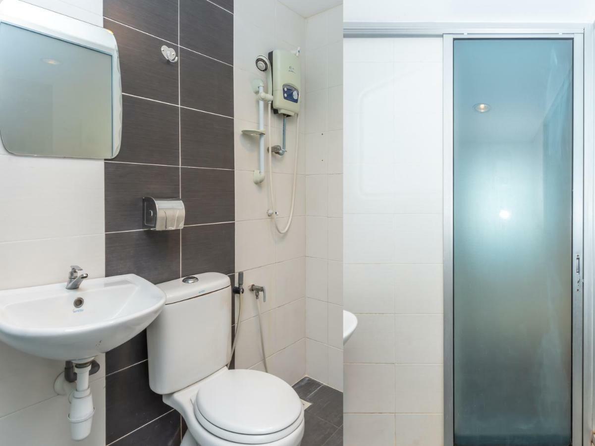 Oyo 1158 906 Airport Hotell Malacca Eksteriør bilde