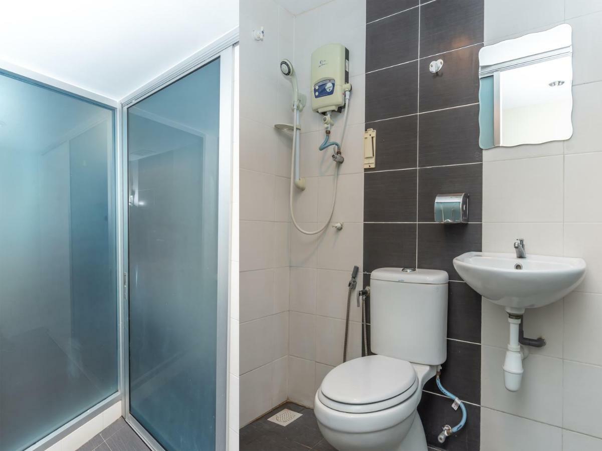 Oyo 1158 906 Airport Hotell Malacca Eksteriør bilde