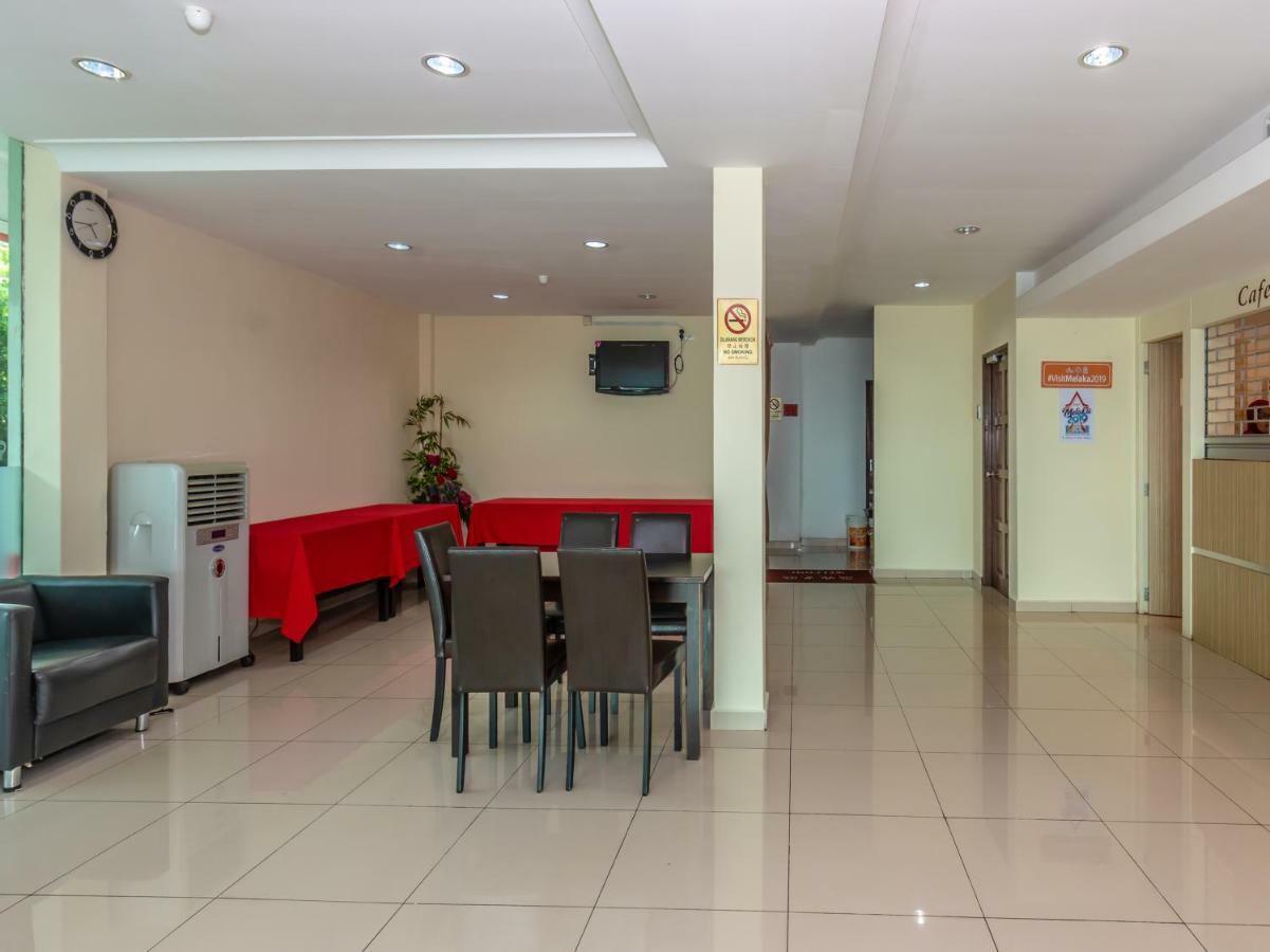 Oyo 1158 906 Airport Hotell Malacca Eksteriør bilde